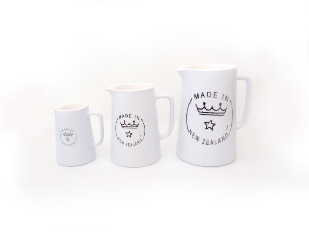 jugs_-_group_-_blue_RE1LAHUXZIB3.JPG